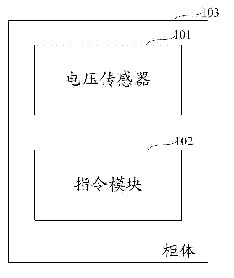 Voltage detection device and power supply system of electric locomotive
