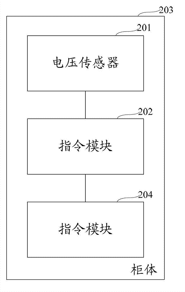 Voltage detection device and power supply system of electric locomotive