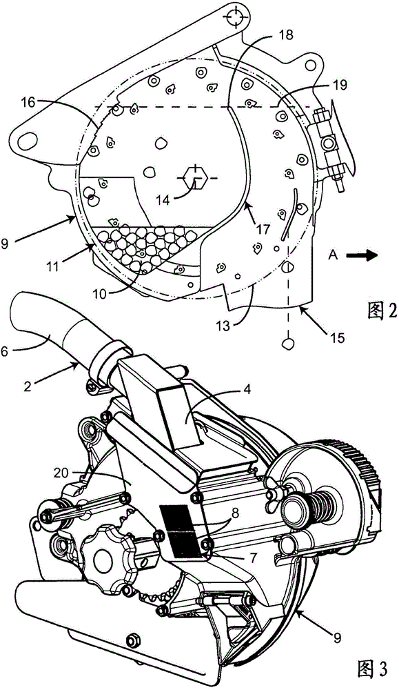 Distribution machine with a device for remotely supplying at least one auxiliary tank comprising an air exhaust device