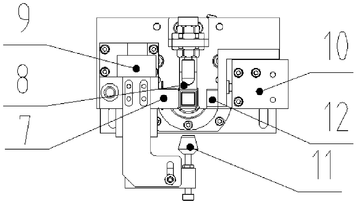 A square oil distribution pipe welding fixture