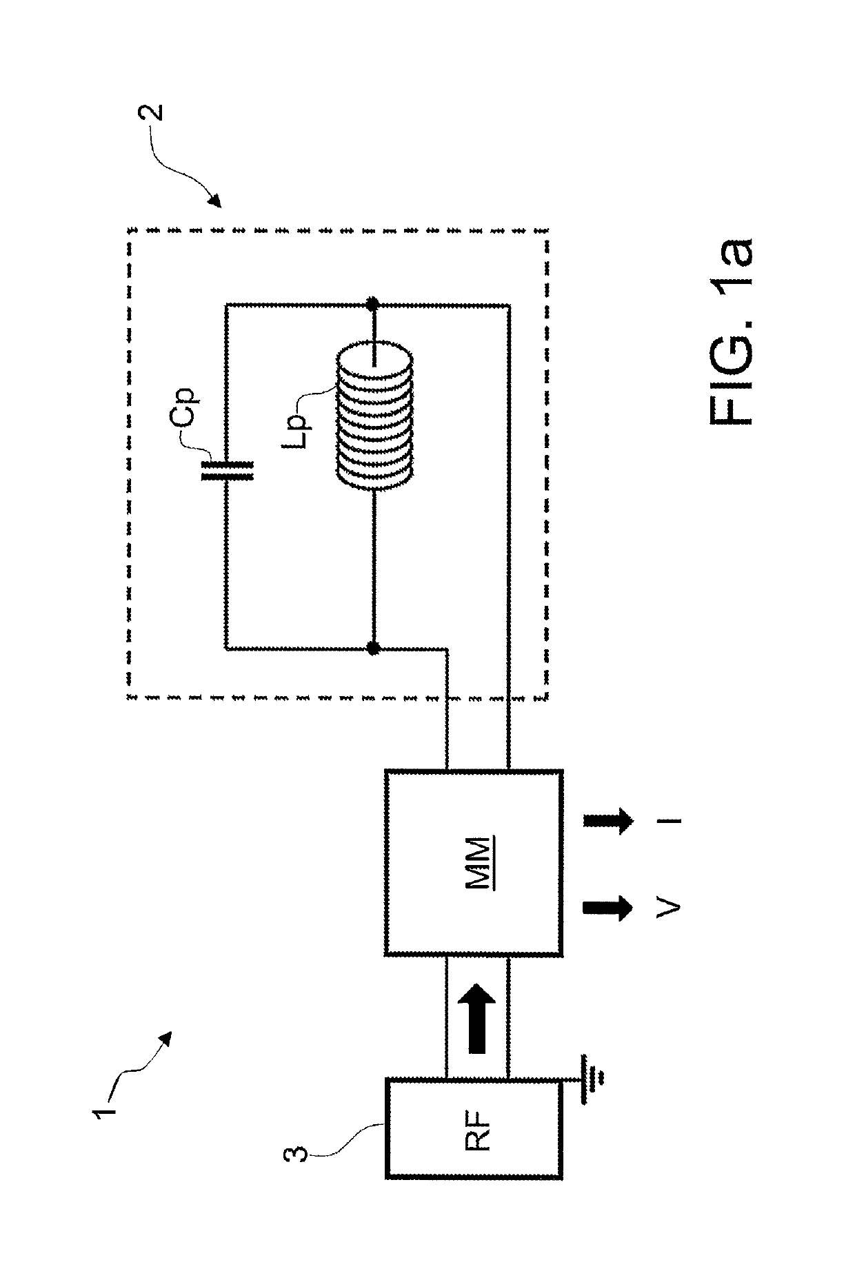 Device intrinsically designed to resonate, suitable for RF power transfer as well as group including such device and usable for the production of plasma