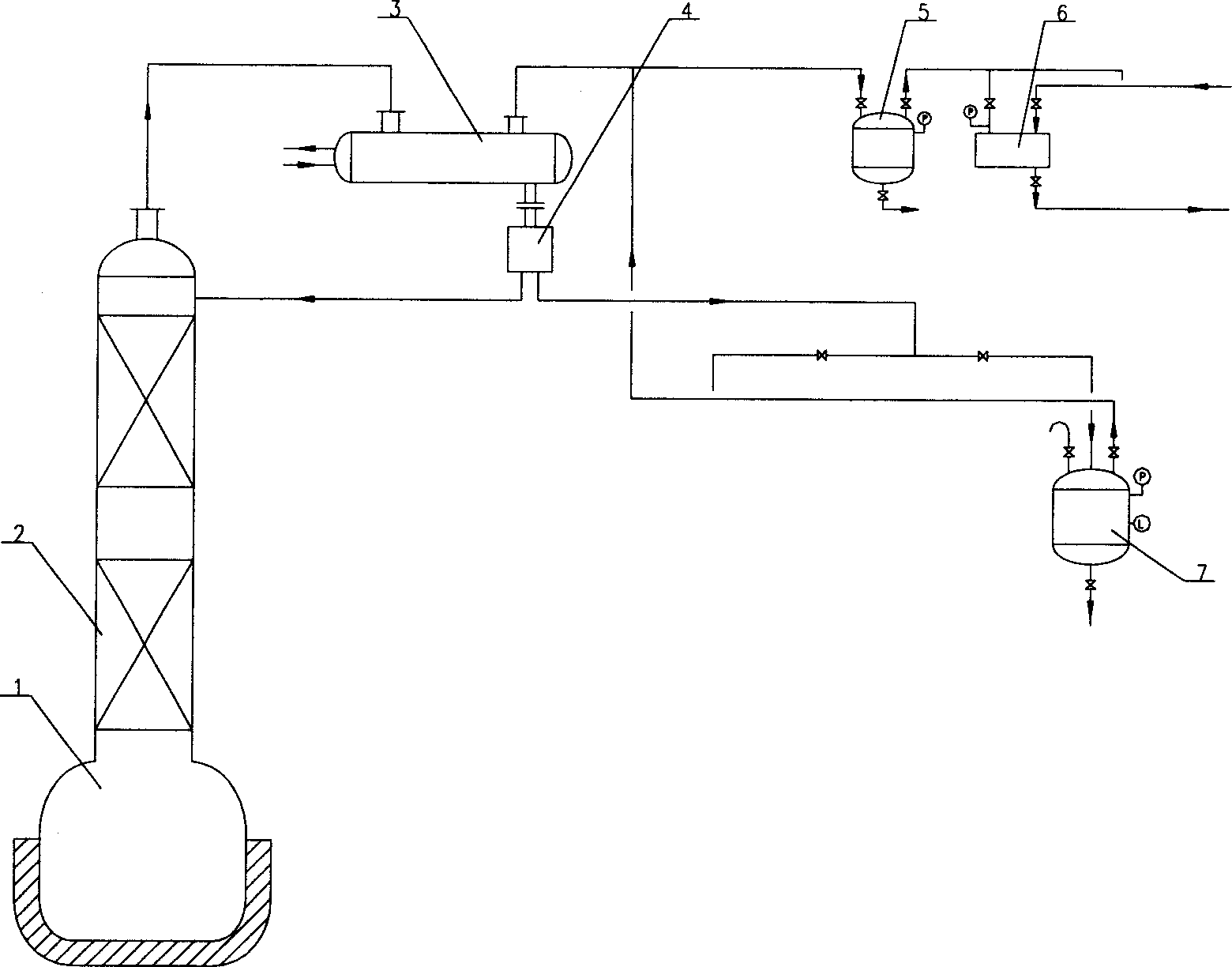 Apparatus and process for purifying peach aldehyde by decompressing batch rectifying