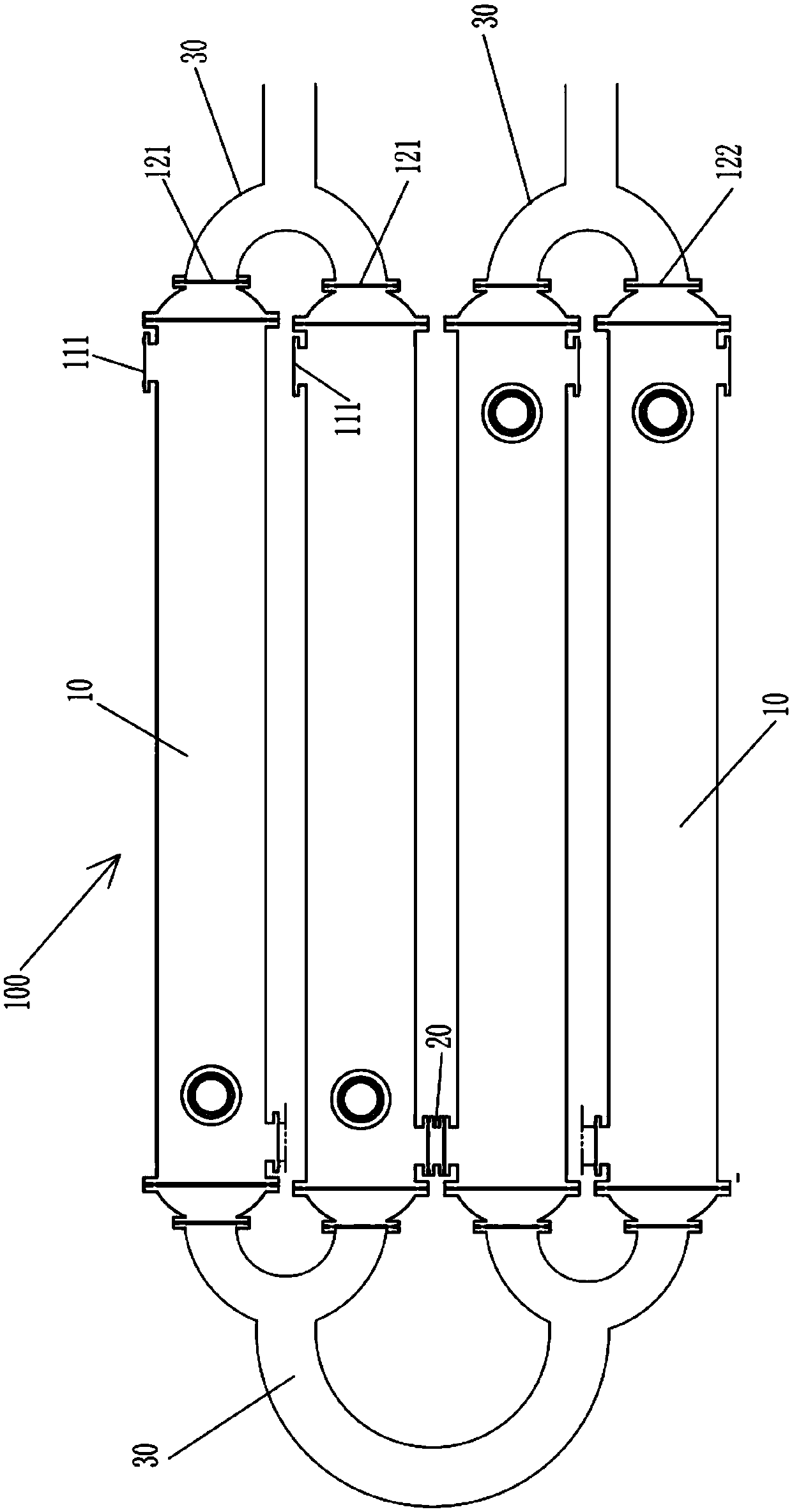 Combined tube heat exchange device for alumina decomposition tank and cooling method