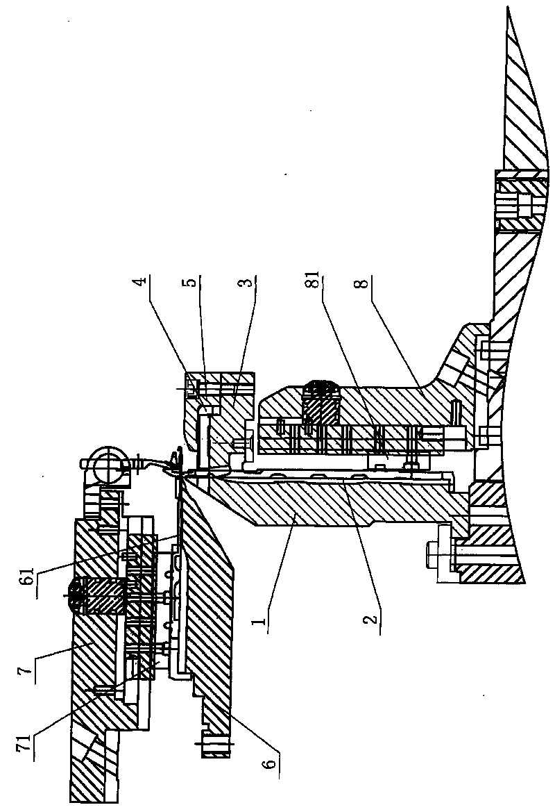 Shearing device of round reversely-wrapped towel knitting machine
