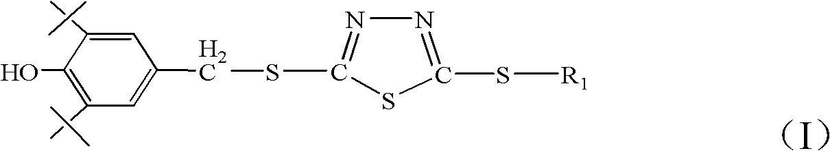 Screen phenol-containing thiadiazole type antioxygen antiwear additive and preparation method thereof