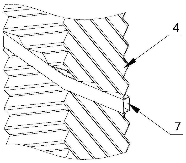 A plate condenser with intermediate draining