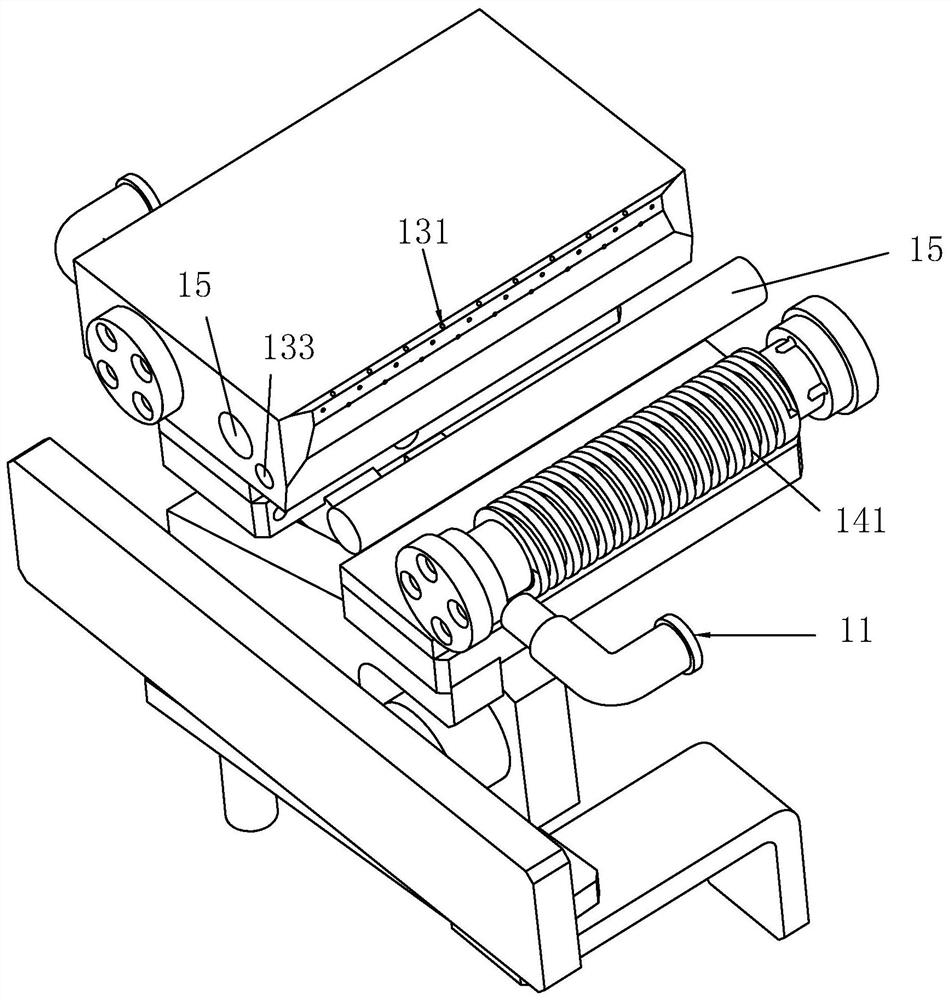 Middle seal preheating mechanism