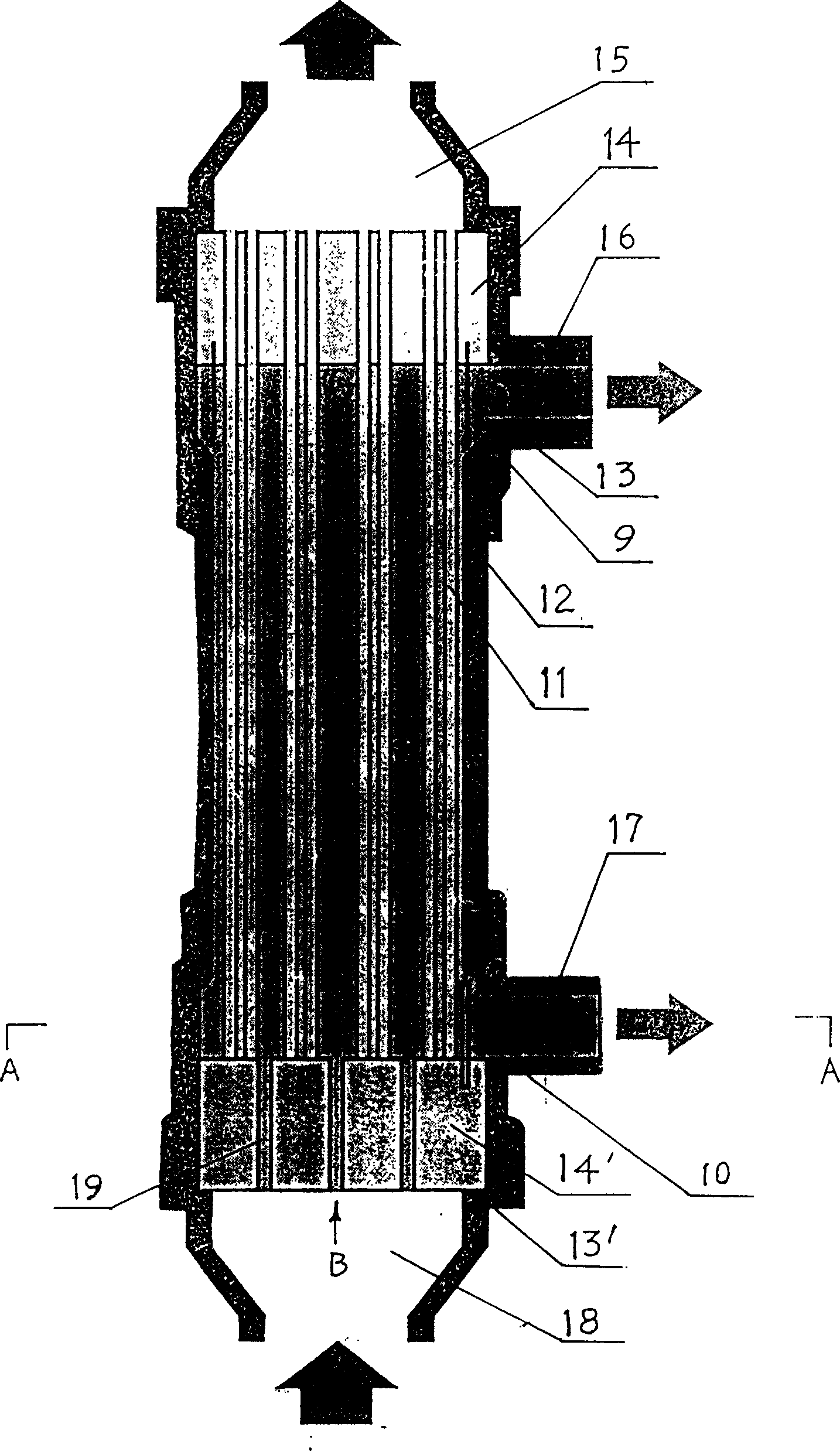 External pressing hollow fibre membrane separator and use method thereof