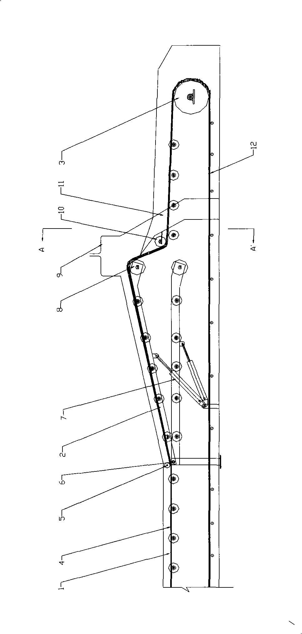 Bottom-top throwing multi-point discharging belt conveyor