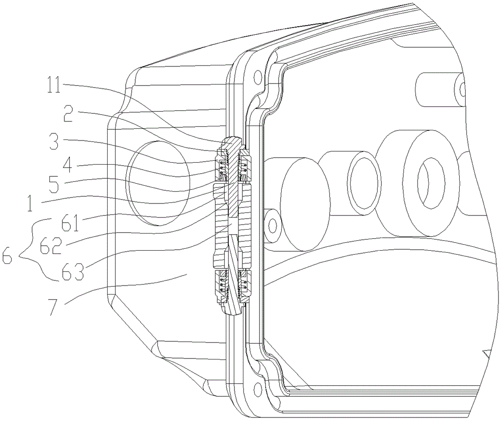 Luminaire housing and variable gap hinge