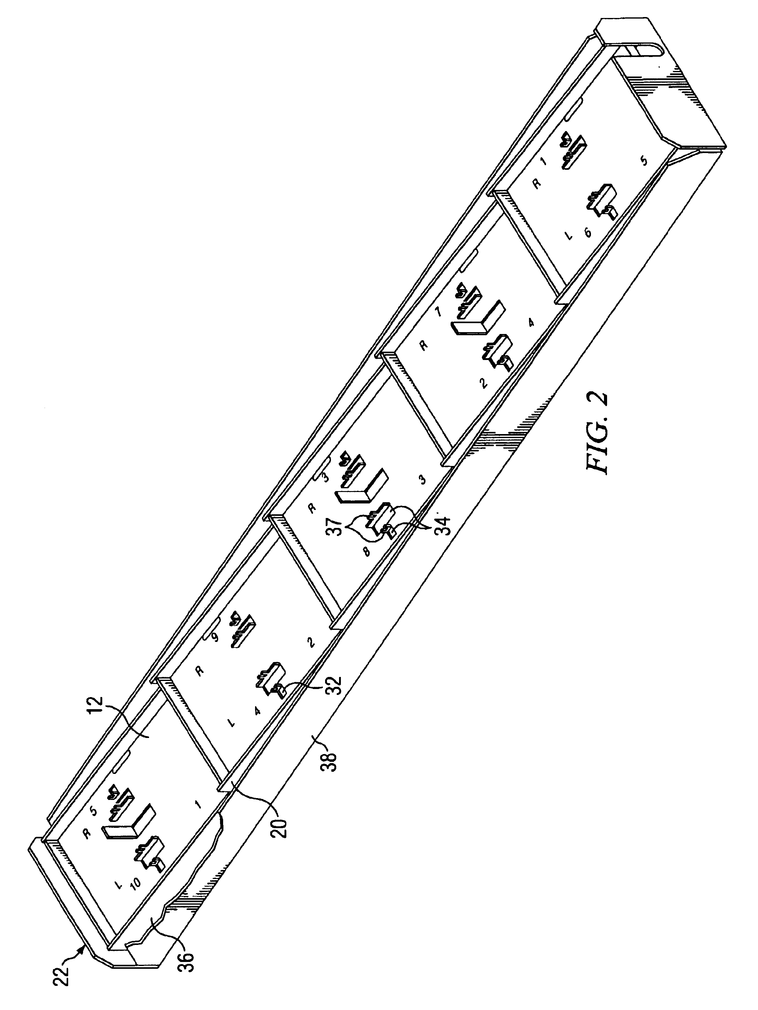 Wideband dual polarized base station antenna offering optimized horizontal beam radiation patterns and variable vertical beam tilt