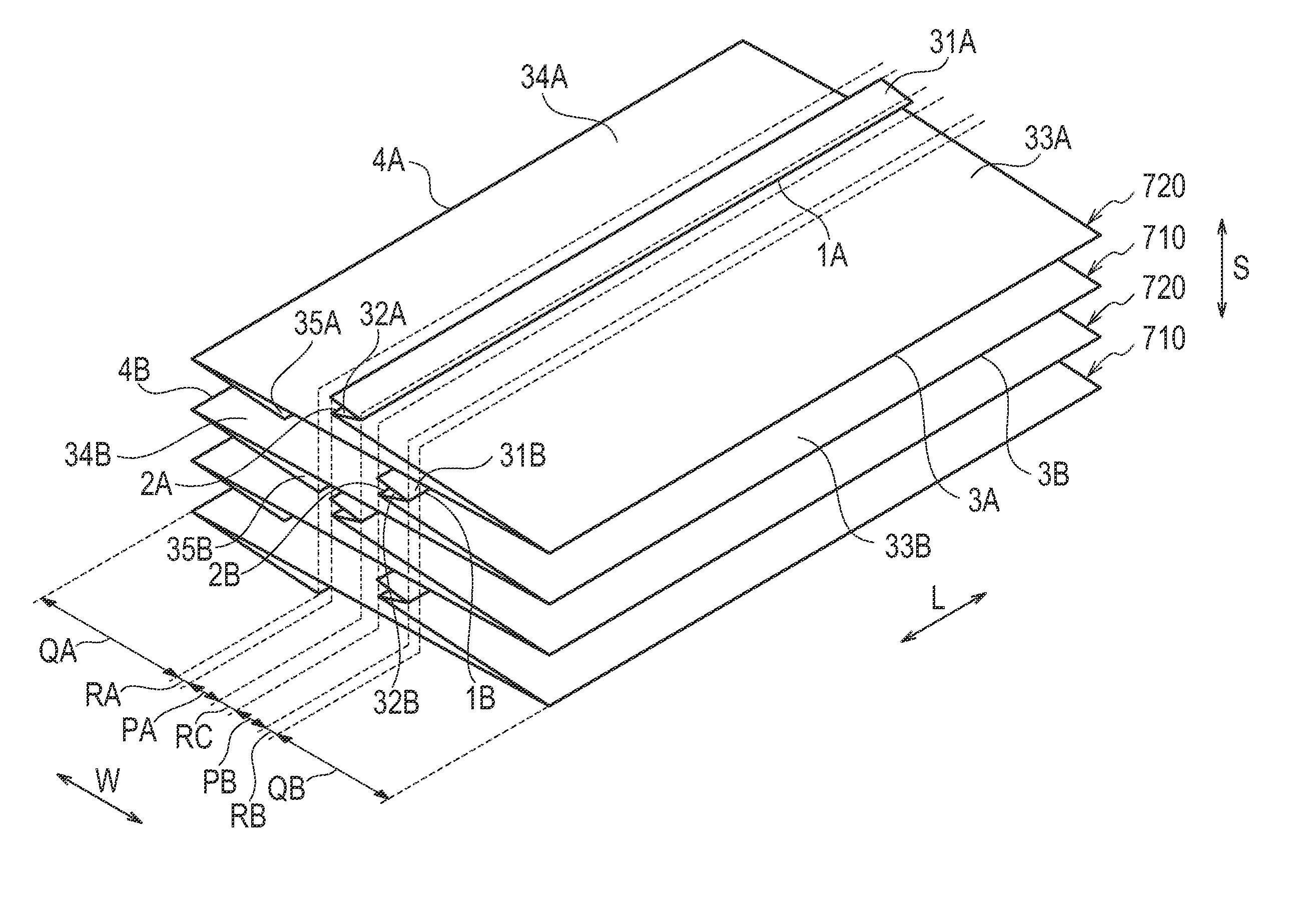 Method of manufacturing wet wipes, manufacturing apparatus, and wet wipes