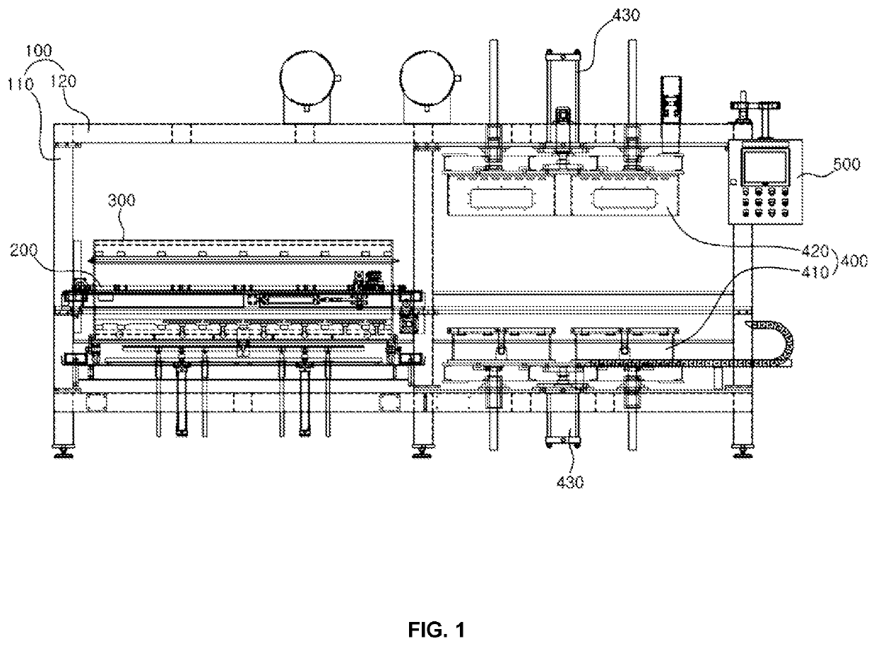 Vacuum forming machine having pre-blowing lower chamber