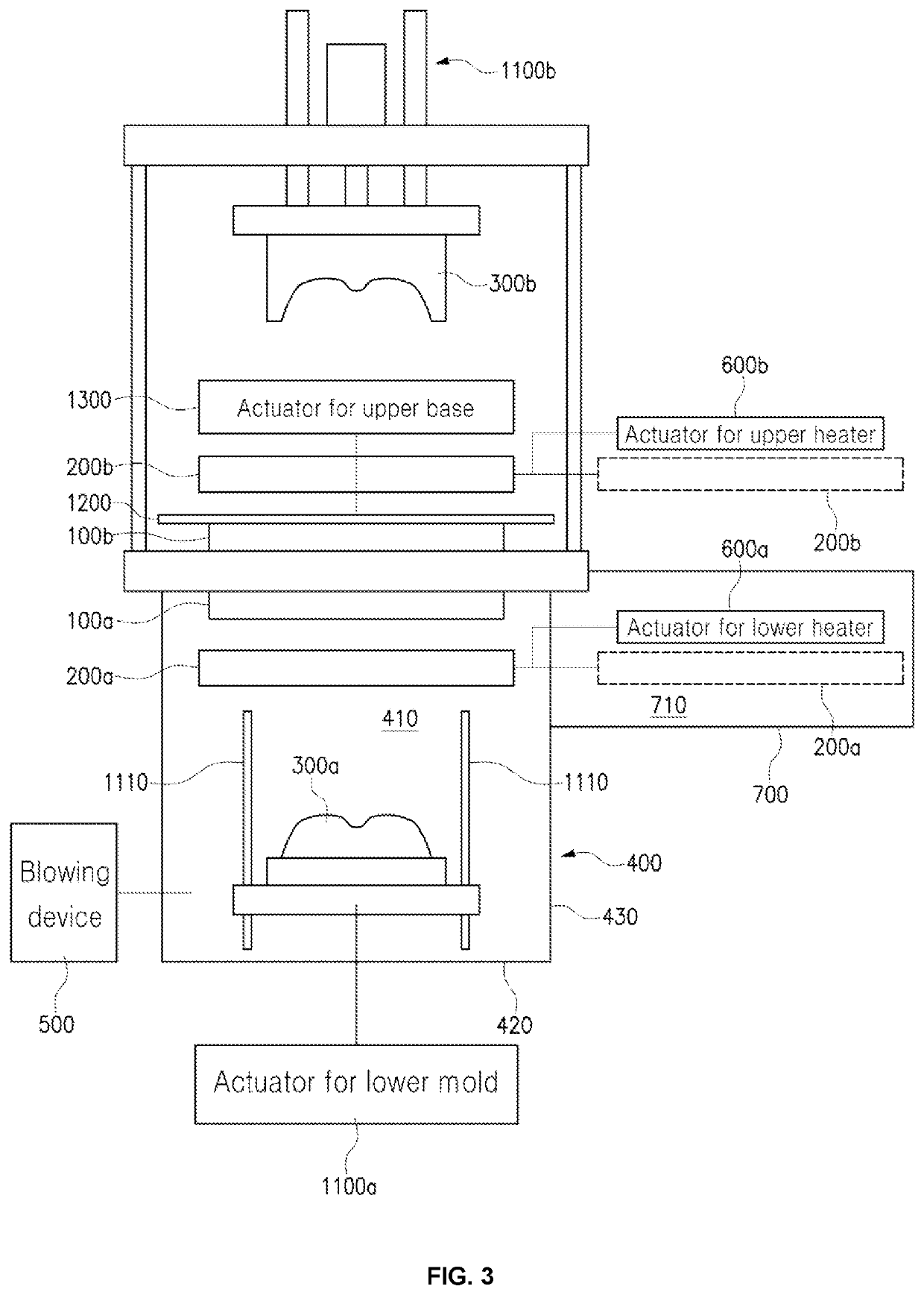 Vacuum forming machine having pre-blowing lower chamber