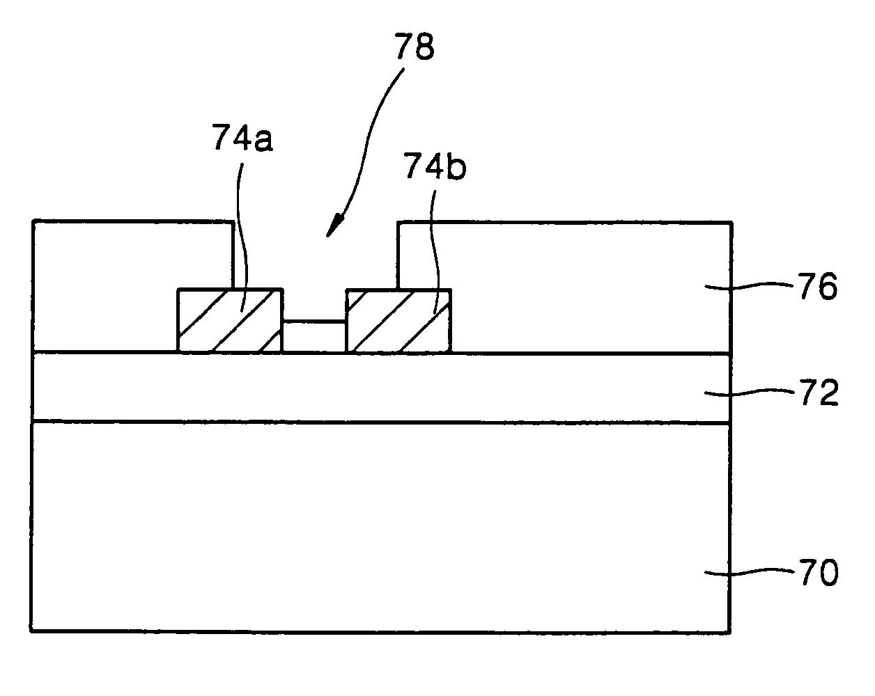 Integrated circuit devices with an auxiliary pad for contact hole alignment