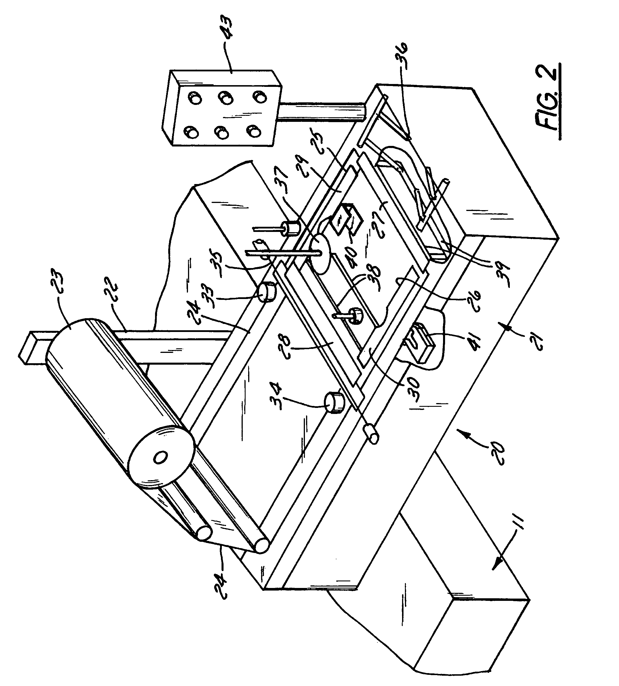 Apparatus and method for stretch-wrapping articles