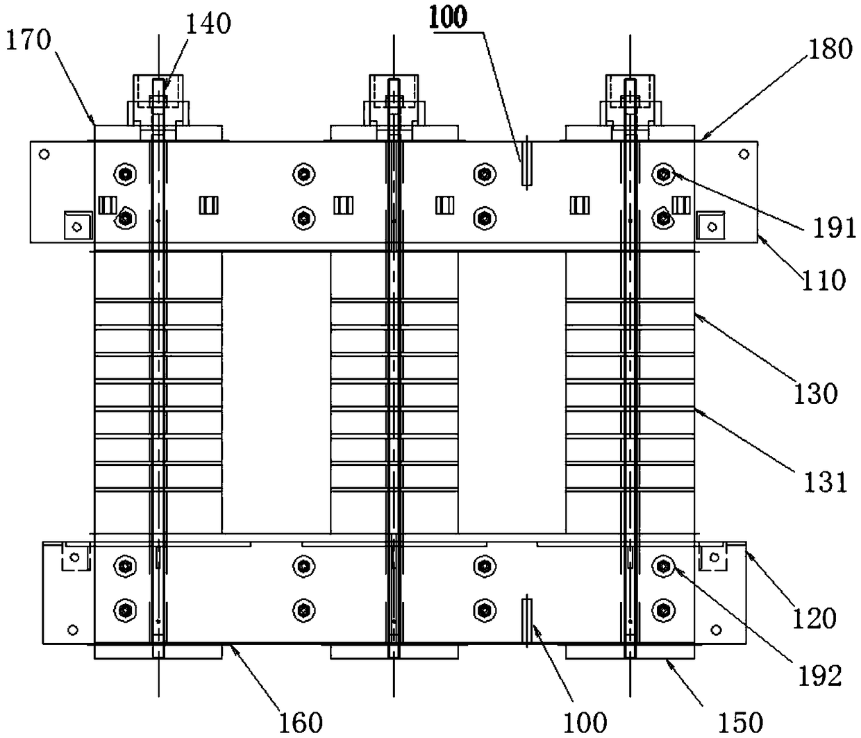 Radial iron core cake-based iron core assembly structure and reactor