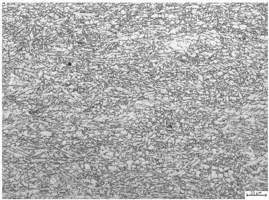 Thick-wall large-diameter high-grade pipeline steel for increasing low-temperature toughness and manufacturing method thereof