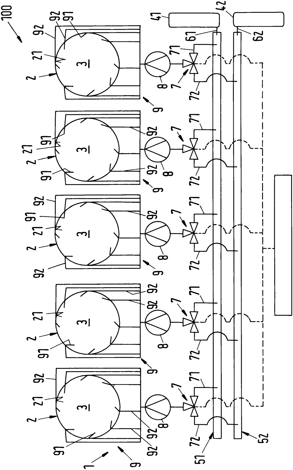 Large diesel engine, lubricating device for large diesel motor, and method for cylinder lubrication of large diesel engine and