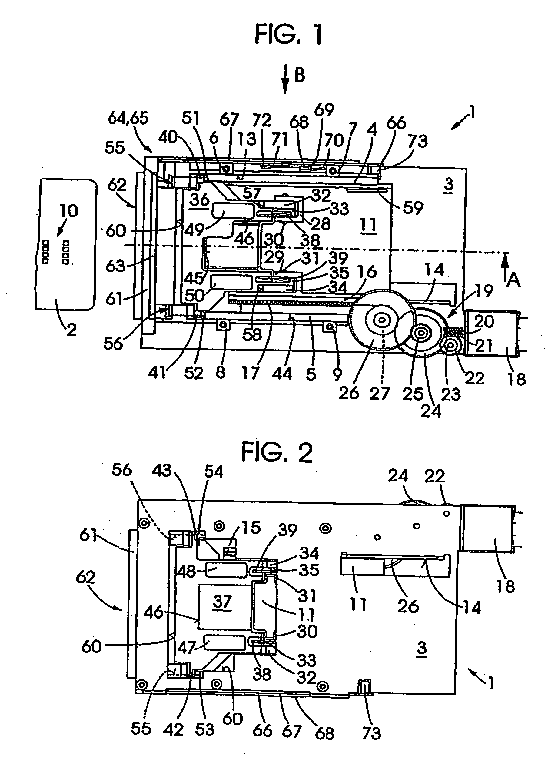 Chip card receiving device comprising a carriage for holding a chip card
