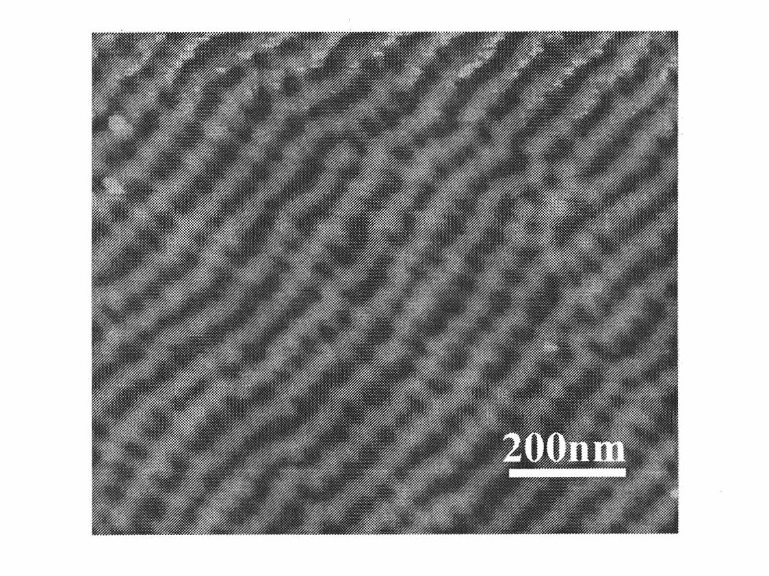 Continuous large-area zinc oxide nano-sheet and preparation method thereof
