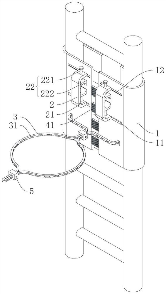 Climbing auxiliary balancing device and high-altitude auxiliary balancing method