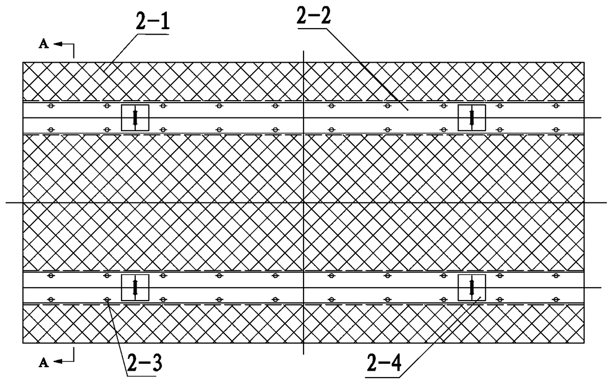 Ballast bed at level intersection of railway and highway and preparation method thereof
