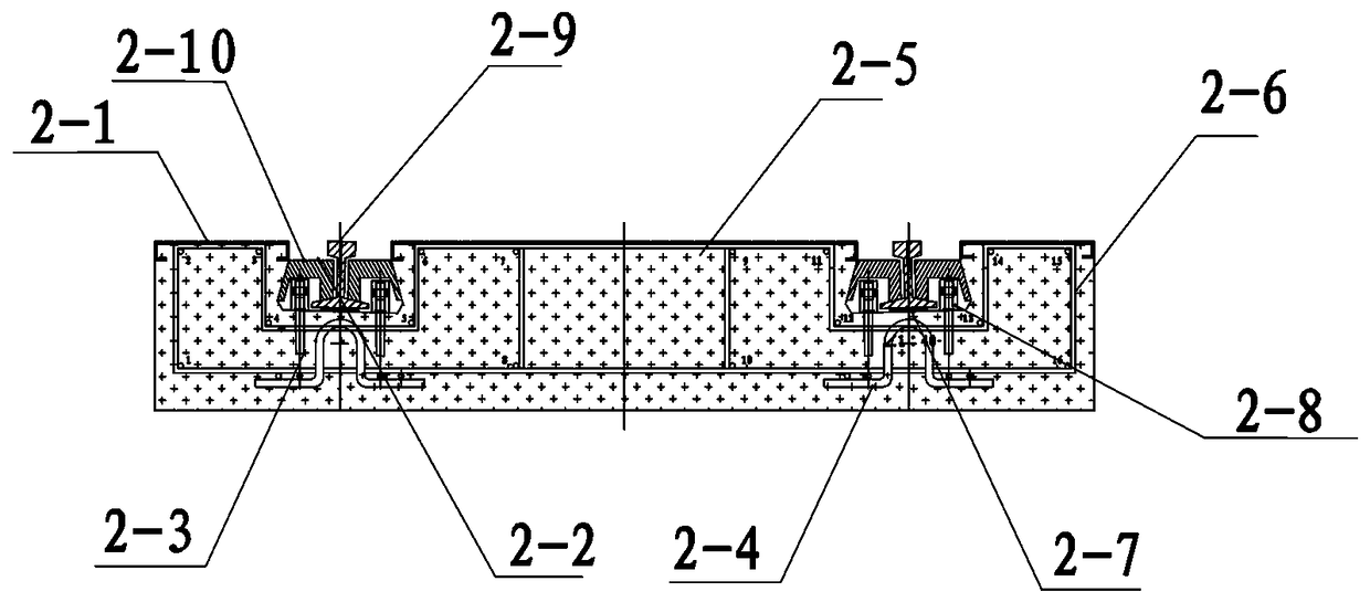 Ballast bed at level intersection of railway and highway and preparation method thereof