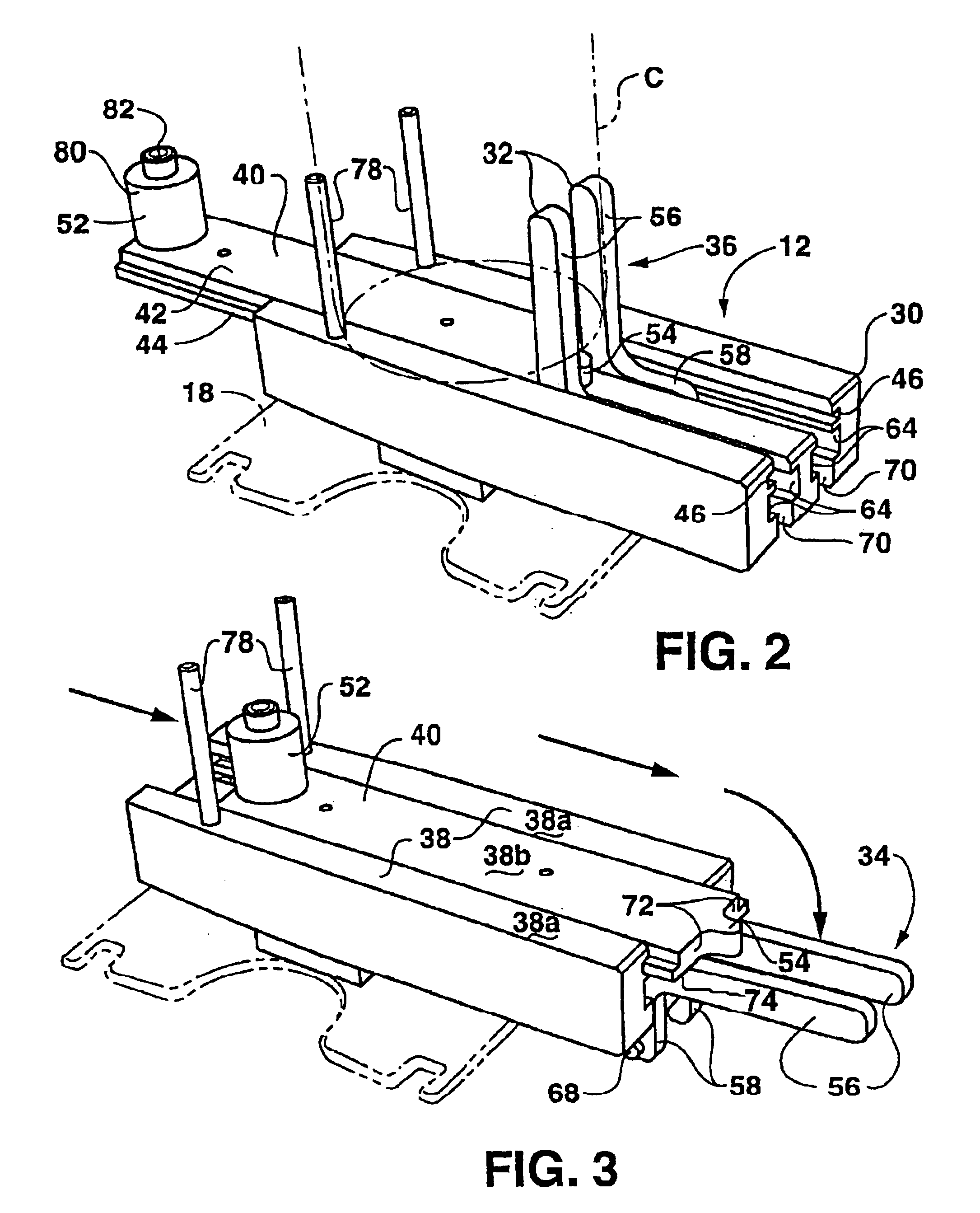 Gripper conveyor with clear conveying path and related conveyor link