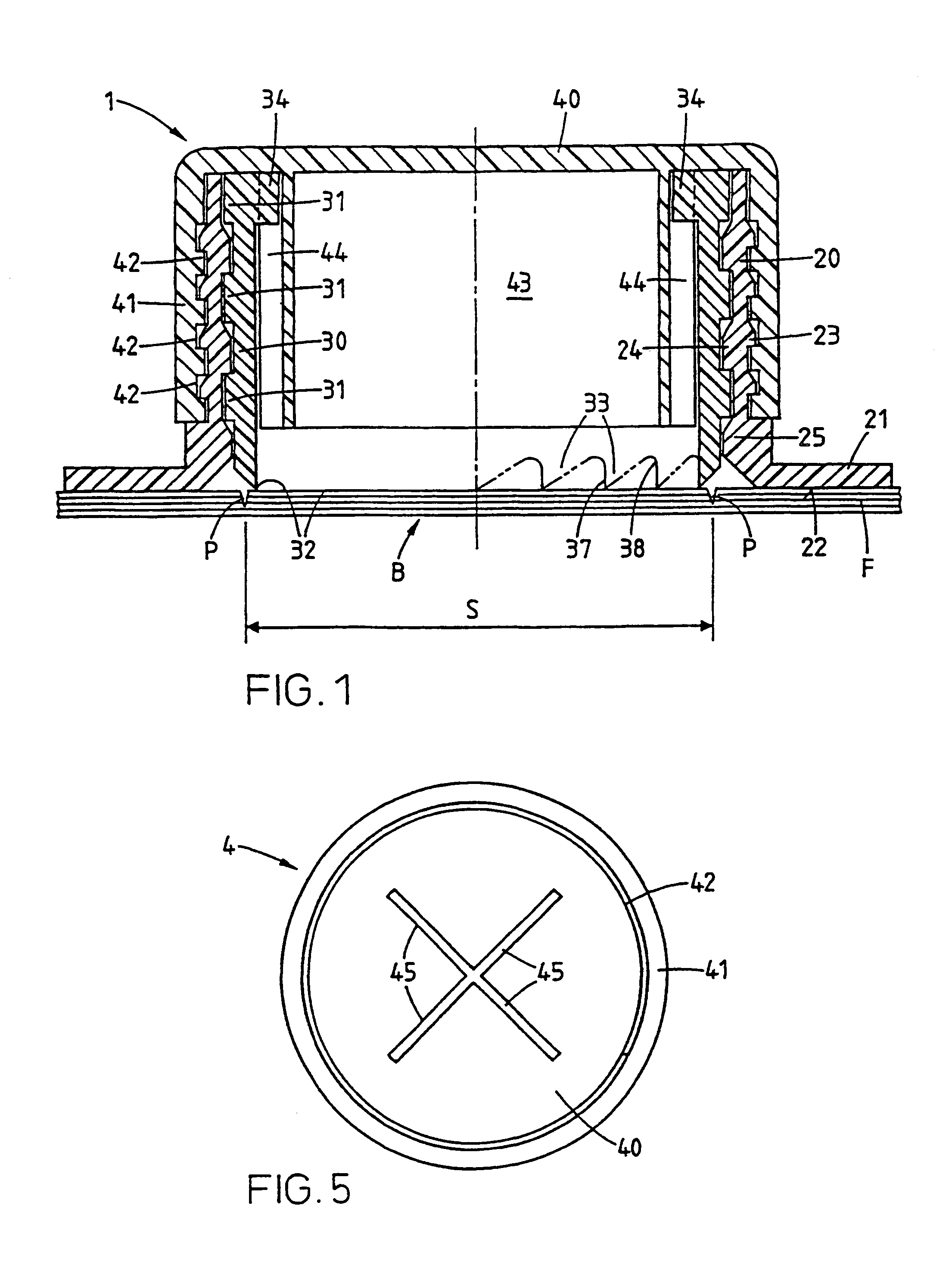 Plastic closing device with a piercing element