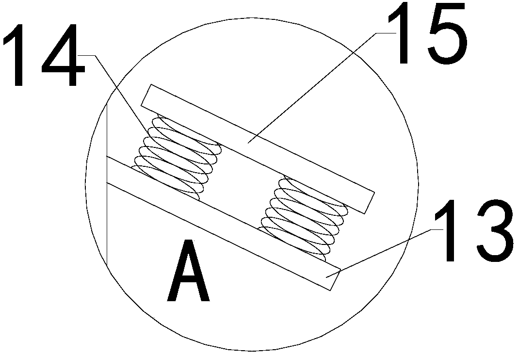 Cleaning device of spinning assembly