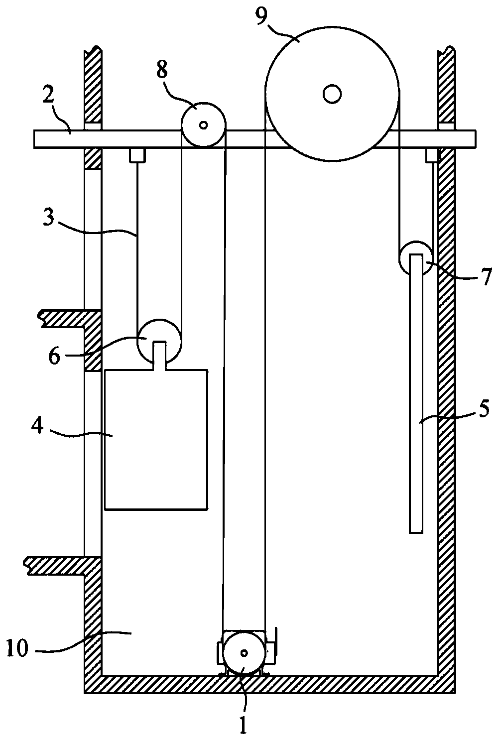Shaft elevator with underlying traction machine for building construction