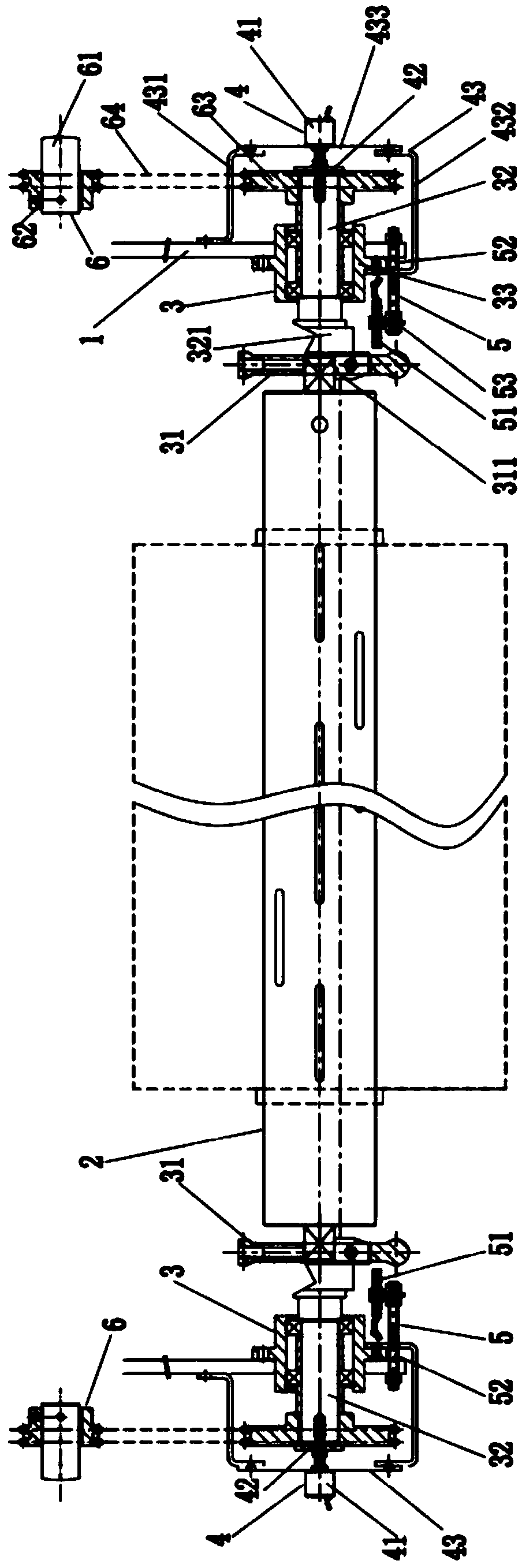 Aligning protection device for large-volume center roller flange