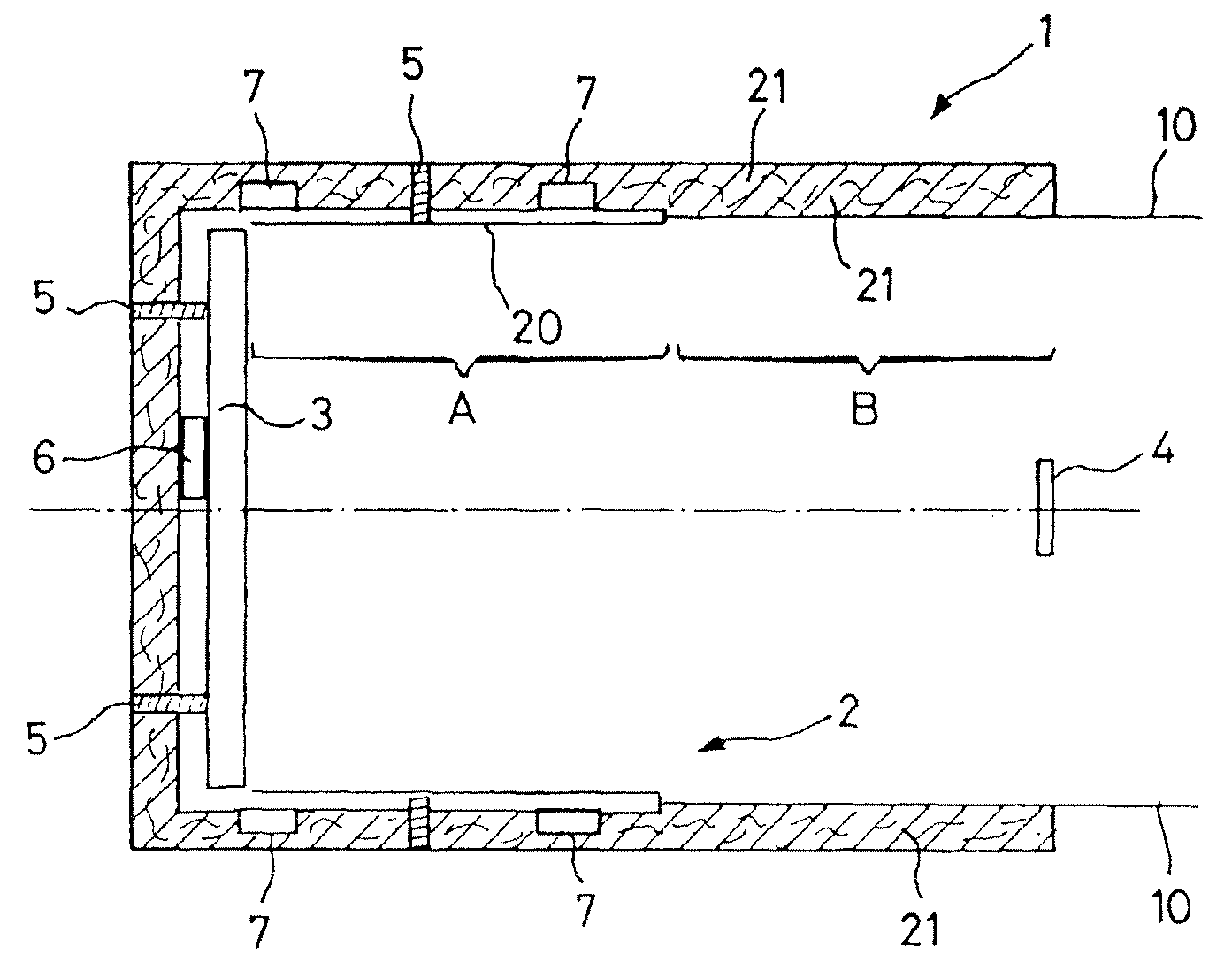 Optical instrument comprising an entrance cavity in which a mirror is placed