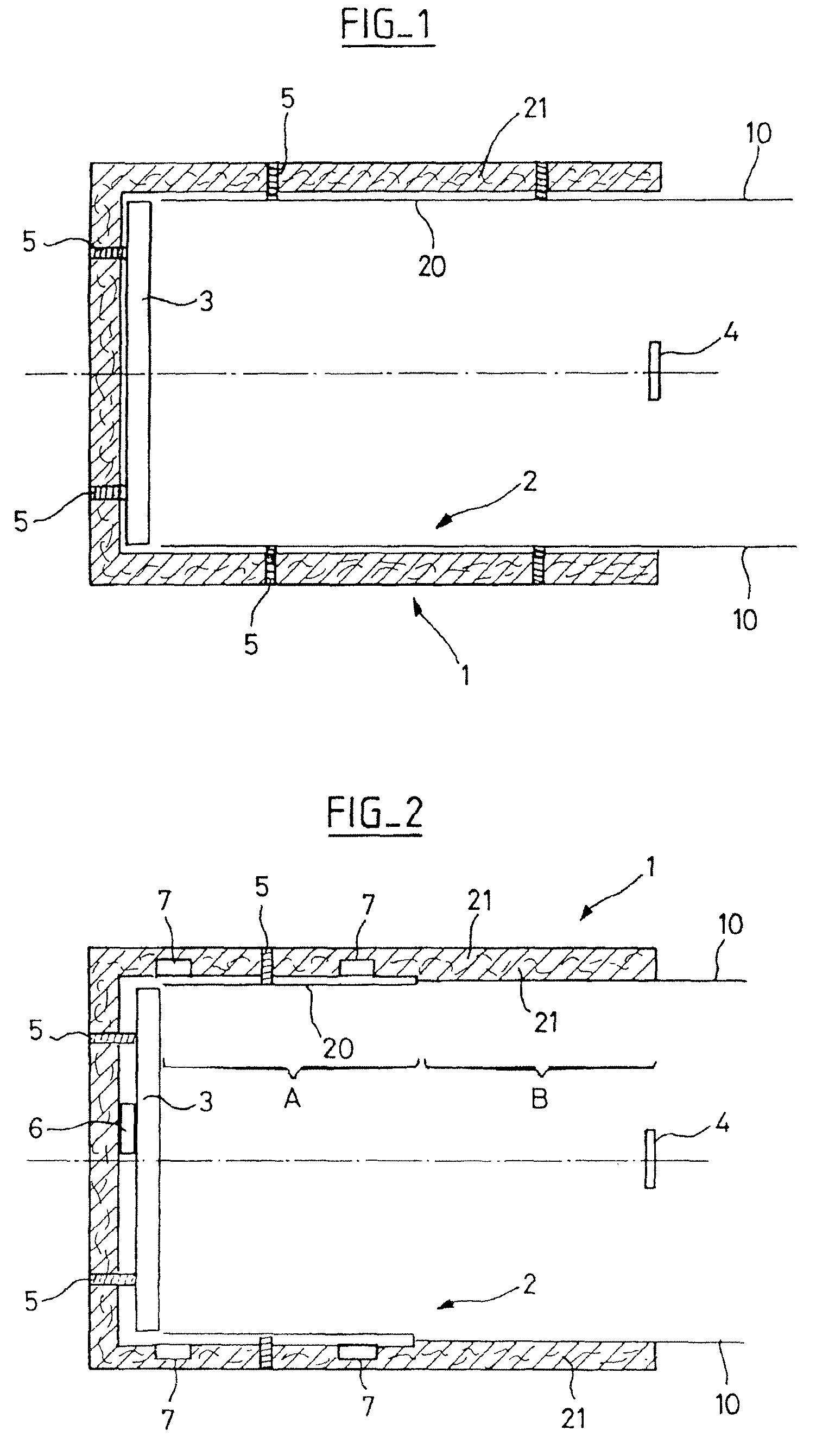 Optical instrument comprising an entrance cavity in which a mirror is placed