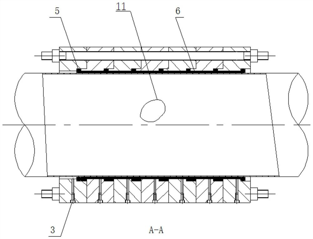 Domino clamp assembly for pipeline leakage maintenance and clamp comprising same