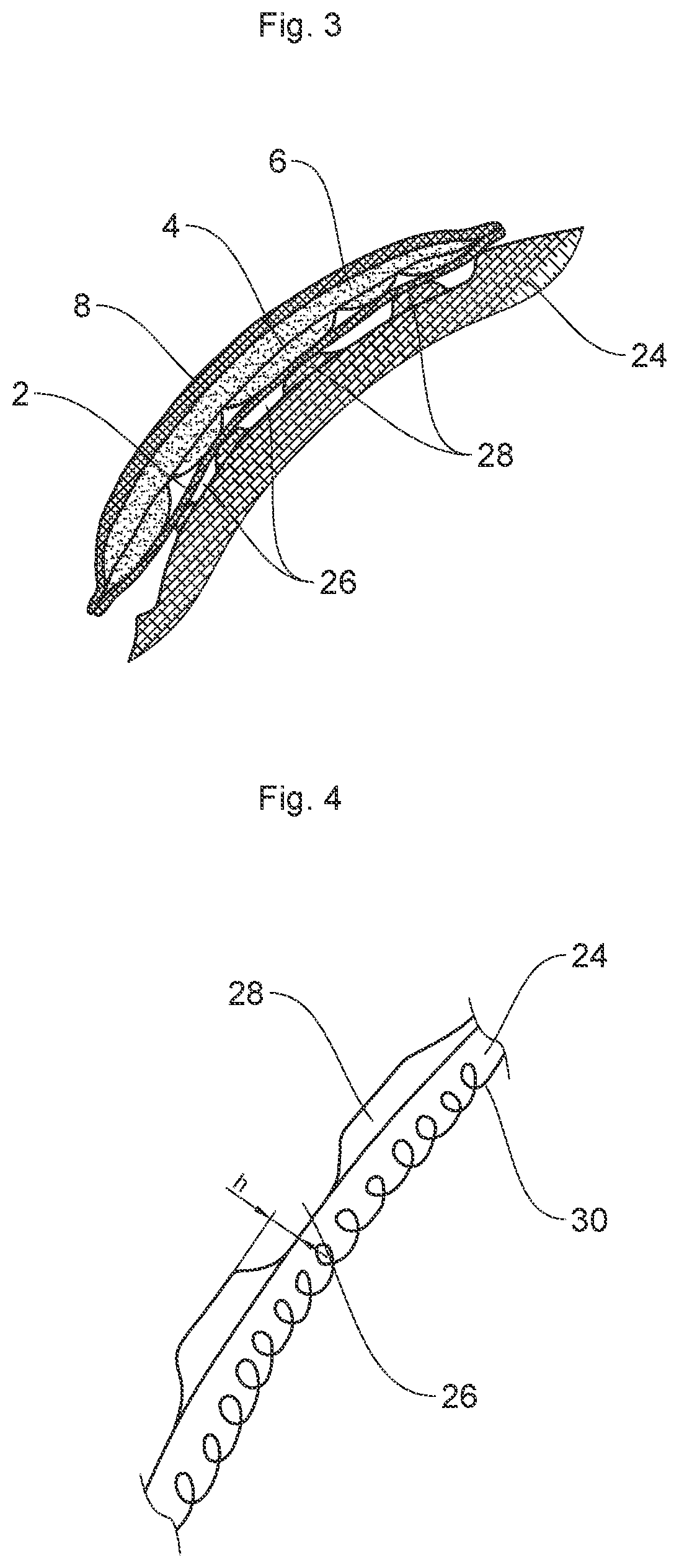 Device for filtering liquid drawn in between two superimposed layers of filtering media