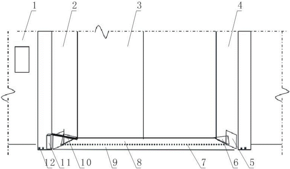 Automatic water retaining device outside elevator door