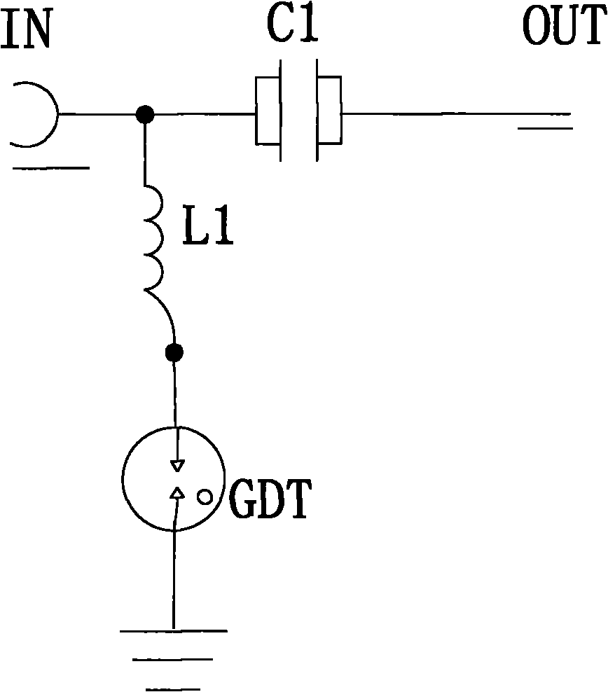 Lightening protection method and lightening protection feed between tower amplifier and base station
