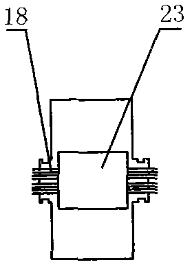 Adjustable flexible supporting roller for conveying belts