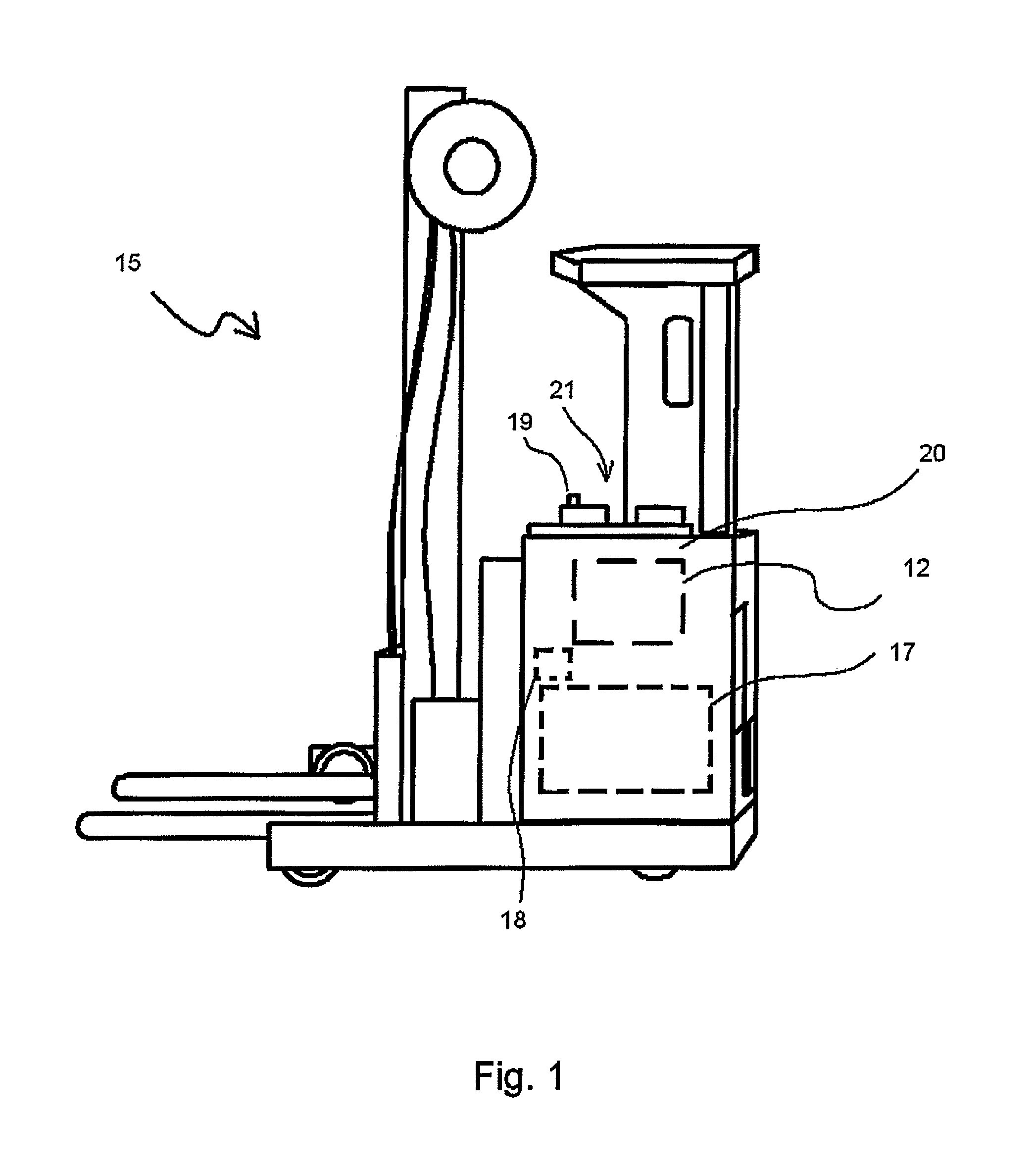 Method for cleaning hydraulic liquid, computerprogram product, control unit, and industrial truck