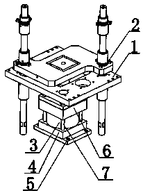 Pallet cargo lifting and carrying device for hand-cranking fork lift truck