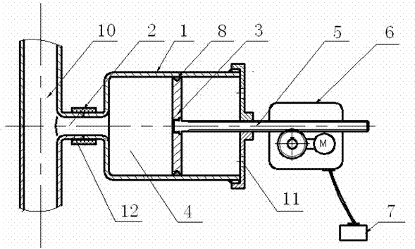 Resonance silencer with dynamically adjusted silencing frequency