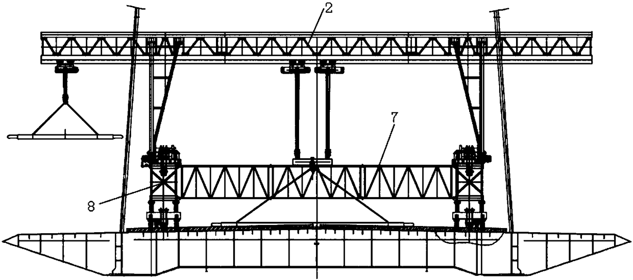 Integrated bridge deck hoisting device for superposed beam construction