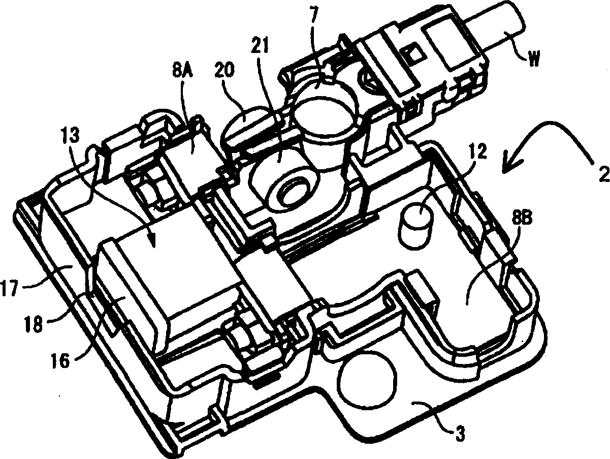 Battery connector and method for mounting it on battery
