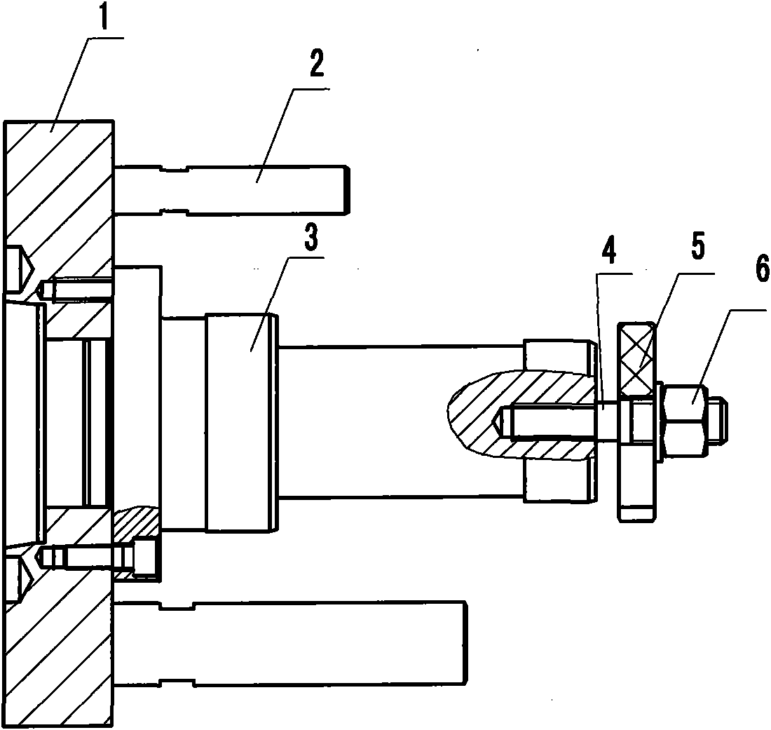 Device for clamping eccentric parts