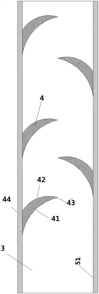 Arc uniform-temperature loop heat tube with variable upstream angle