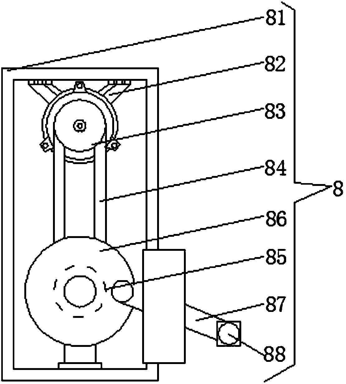 Environment-friendly horizontal feed crushing and screening device for livestock and poultry breeding