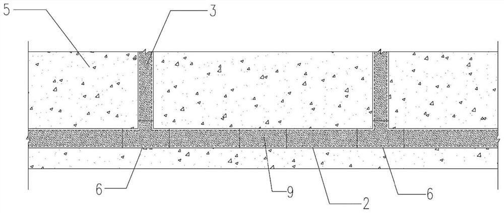 A heat self-balancing system and construction method for preventing and controlling freezing damage in tunnels in cold regions