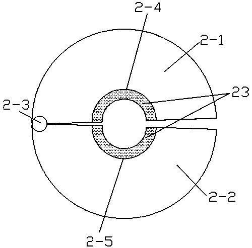 Closed-type treatment device for metal pieces